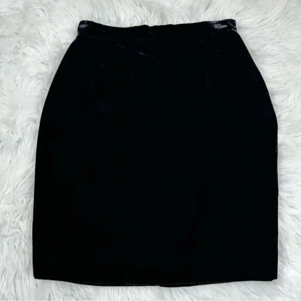 Valentino Studio‎ Black Velvet Pencil Skirt Vintage Made in Italy W27 Hemmed